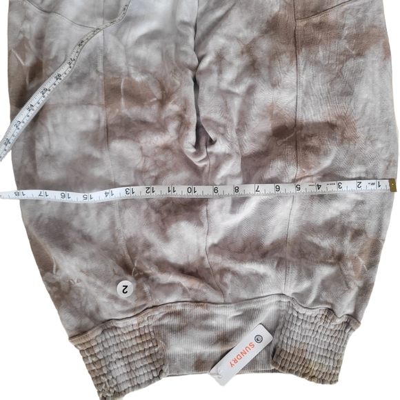 NWT Sundry Tie Dye Grey Pleated Sweatpants Women Size 2(M) - Picture 3 of 12